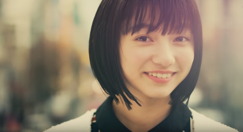 キョクナビアプリcmの女優は誰 カラオケを歌うショートカットの女の子がかわいい Kininalu
