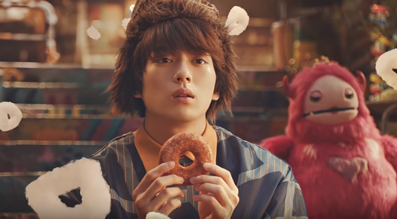 ドコモcmのドニマル役の俳優は誰 ドーナツ好きで食いしん坊な男性がイケメン Kininalu