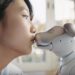 アイボCMの女優は誰？aiboとキスをする昼寝女の子がかわいい！